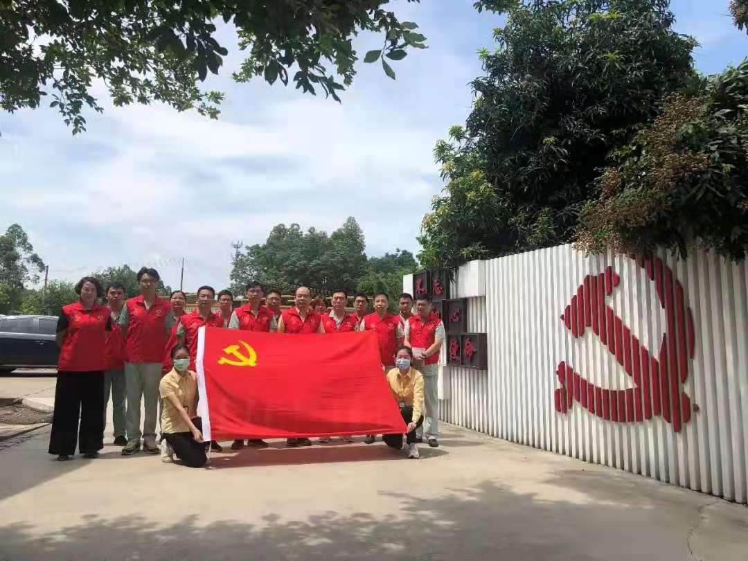 走进革命特色村居，传承红色精神